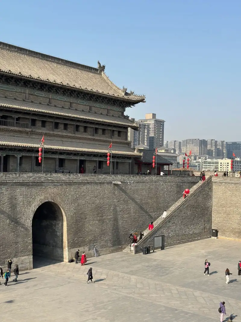 2025年一季度大连港集装箱吞吐量变化趋势分析