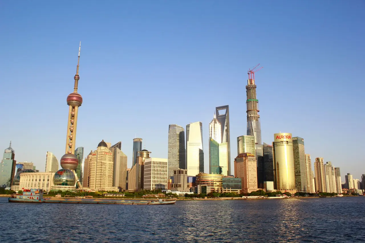2025年一季度大连港集装箱吞吐量走势与区域贸易格局分析