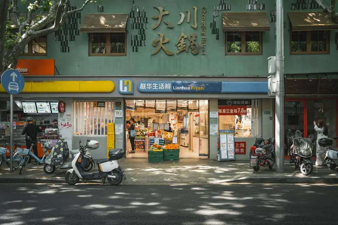 大连海运市场报告：2025年港口吞吐量分析与航线运价趋势解读